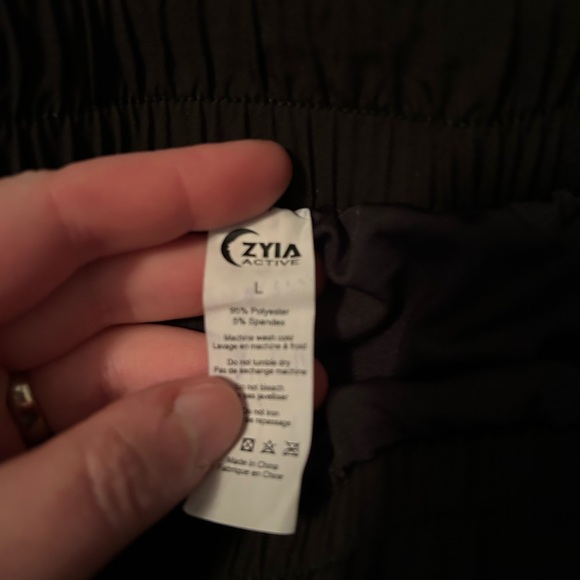 Zyia sprinter shorts - Picture 2 of 3